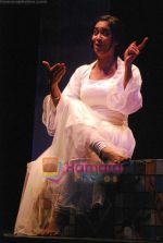 Shweta Tiwari at Shweta Tiwari_s play Aaine Ke Sau Tukde premiere in Rangsharda on 13th March 2011 (17).JPG